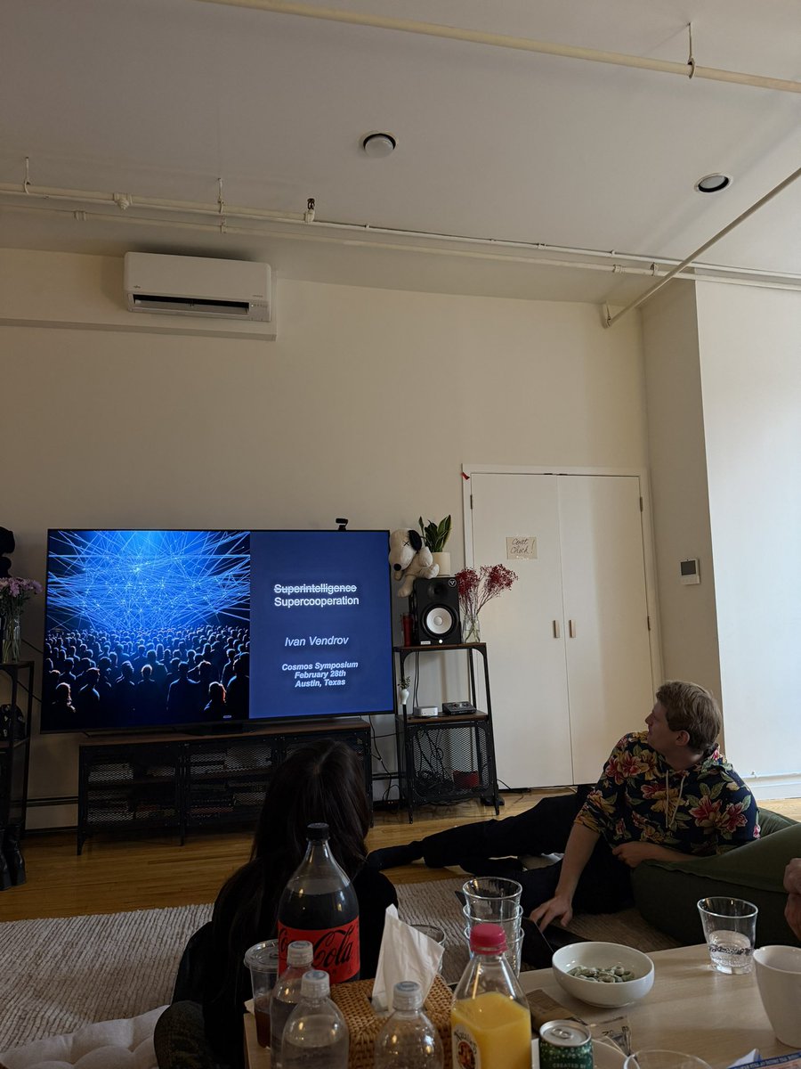 aishwarya🍎 tweet media