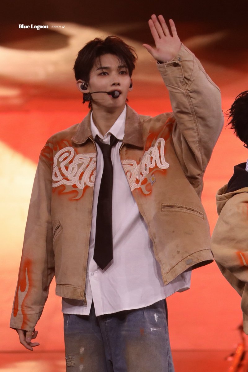 𝑩𝒍𝒖𝒆 𝑳𝒂𝒈𝒐𝒐𝒏 tweet media