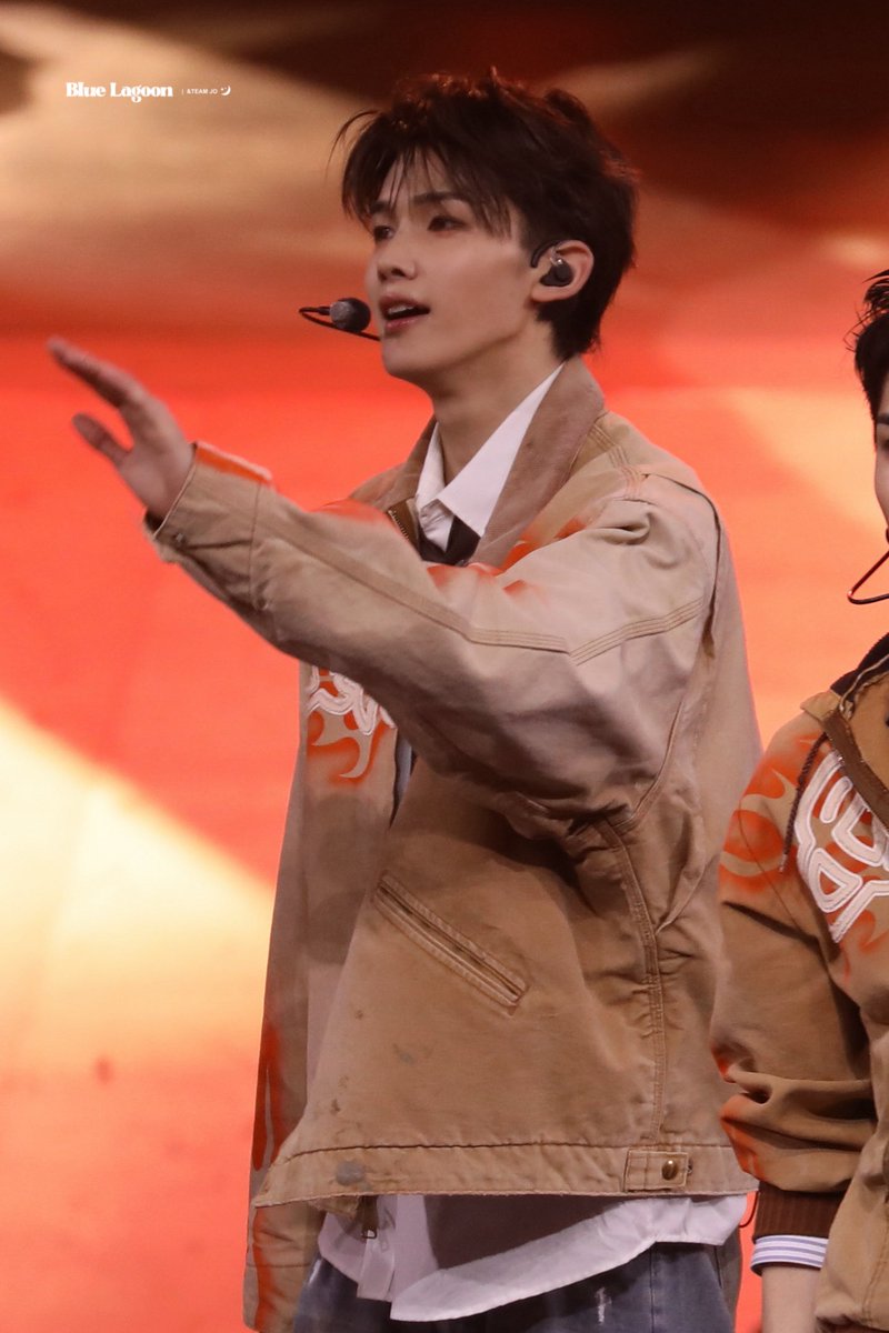 𝑩𝒍𝒖𝒆 𝑳𝒂𝒈𝒐𝒐𝒏 tweet media