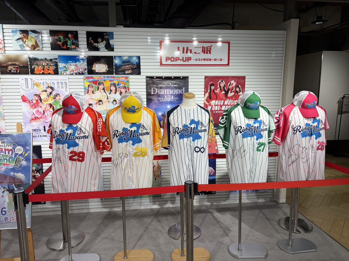 keko7404's tweet photo. キュンパスで1人旅している旦那
本来の目的の前に　#りんご娘 のポップアップストアに寄り道
とてもいいお買い物ができました
特典券はぐりんちゃん　良かったね
みんな可愛い〜 https://t.co/EFUqSz9sJR