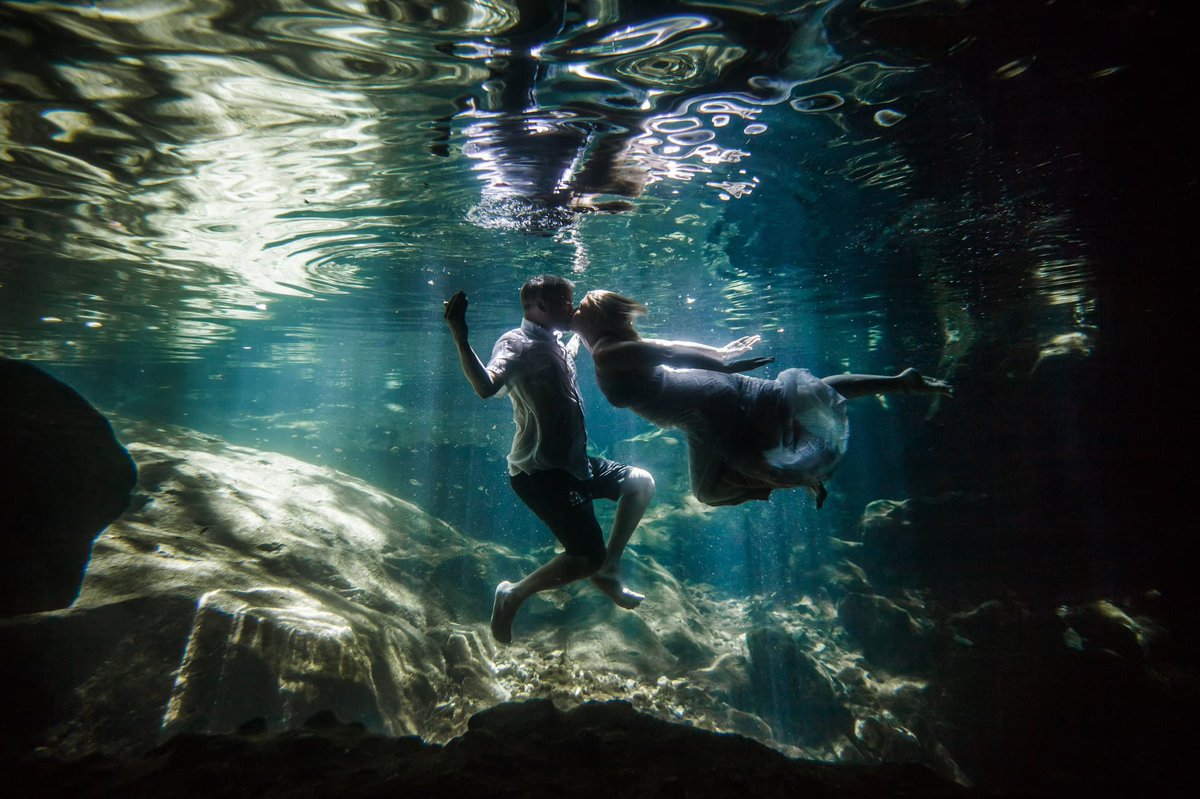PixanPhoto's tweet photo. Your wedding dress + sacred Riviera Maya cenote = pure magic ✨

From floating fabric in turquoise water to dramatic cave light beams — this is where love stories get cinematic.

Full guide just dropped: https://t.co/6VrByzqTZF https://t.co/iwTMZF8qKB