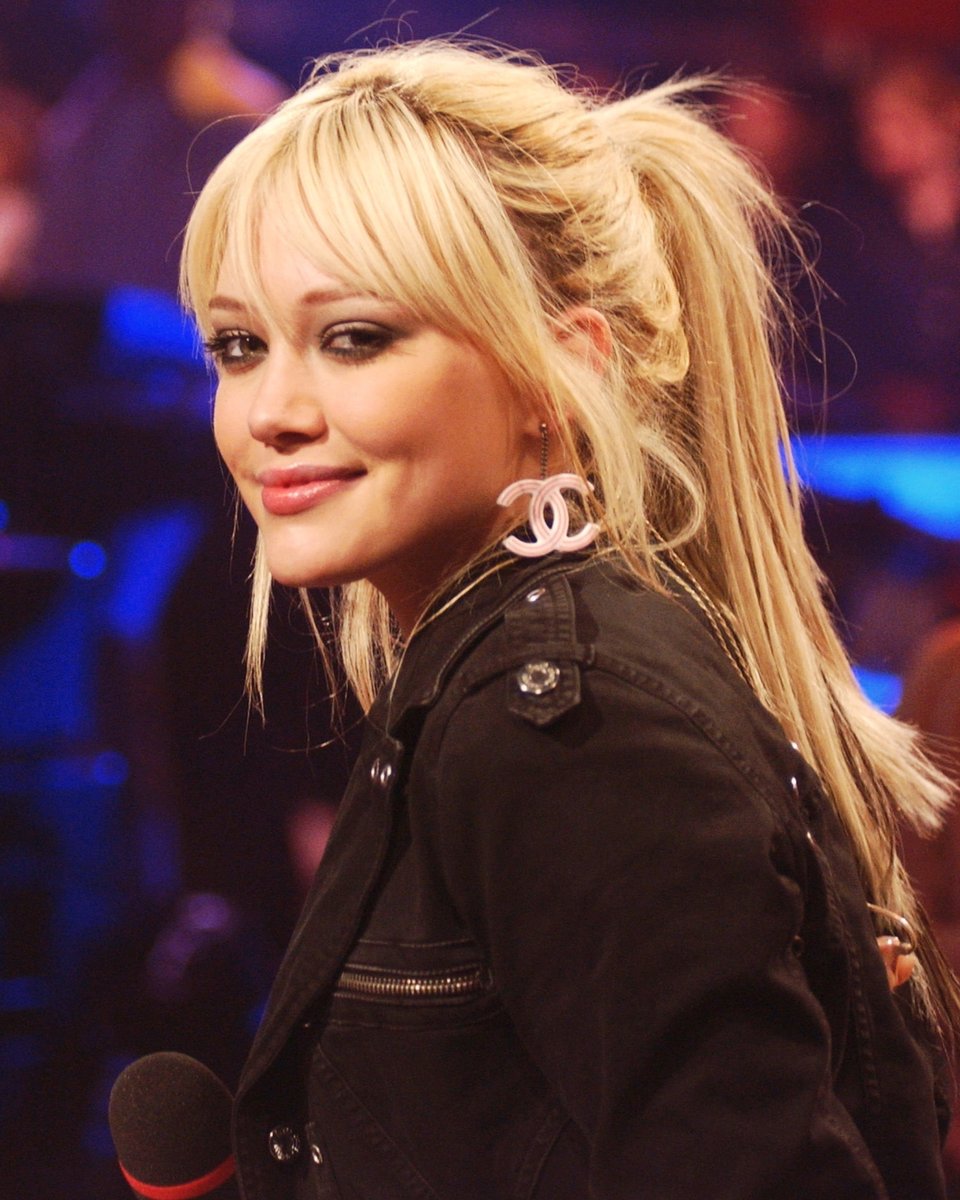 HilaryDiary's tweet photo. 22 years ago today, Hilary Duff visiting Much Music Studios in Toronto (March 14, 2004) https://t.co/9bzuvyJ8W2