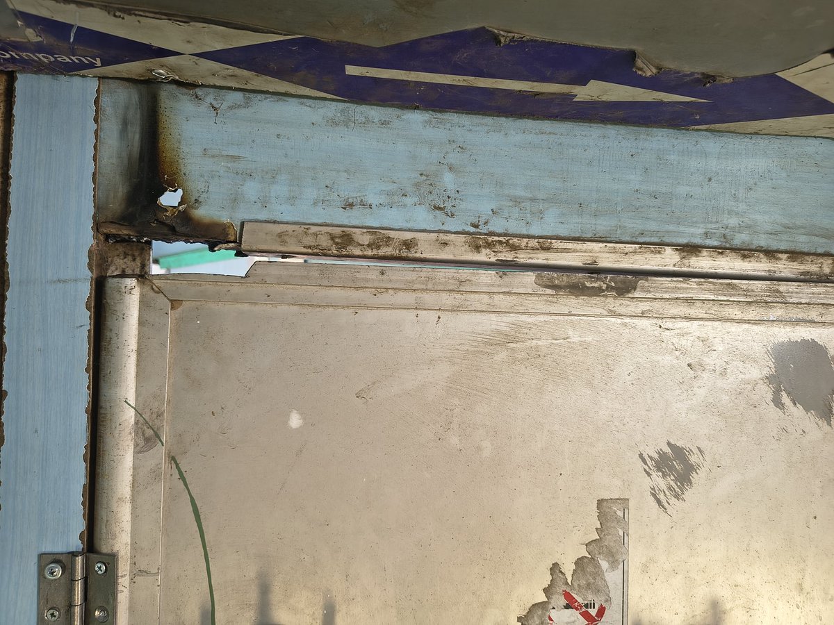 mohanasmk's tweet photo. T- 12065 this train was once among the safest and cleanest no boarding without reservation and violators were fined After the BJP govt came, fares rose but conditions worsened broken seats and fittings filthy toilets and reservations losing value.
@RailMinIndia @AshwiniVaishnaw https://t.co/fu1AIFvDUE