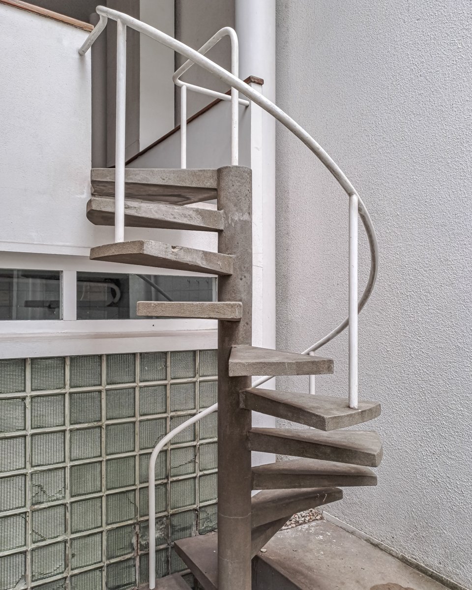 fedekufoto's tweet photo. La Casa Curutchet es la única obra proyectada y construida por Le Corbusier en Latinoamérica y contó con la supervisión de obra por parte de Amancio Williams. Es Patrimonio de la Humanidad por la UNESCO https://t.co/g7CGfQpOHv
