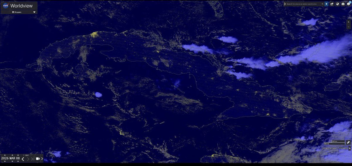 🚨🇨🇺 CUBA SE APAGA.

Mira bien esta diferencia:

2025: Luces titilando todavía en la noche.  
2026: Oscuridad absoluta devorando la isla.

Sin misiles. Sin invasión.  
Solo un régimen que agotó todo: petróleo, dinero, tiempo… y esperanza.

La oscuridad no llegó con bombas.