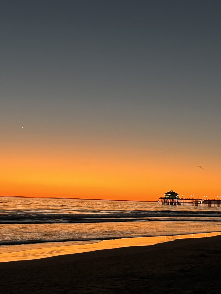 MikePThomas93's tweet photo. First SSR meeting. Fantastic sessions and great to connect with others. MSK definitely the right choice. What a view along Huntington Beach boardwalk. #SSR2026 https://t.co/0RepPZpOpo