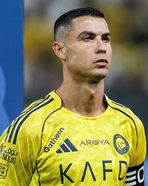 راتب كريستيانو رونالدو منذ 2010 :

2010 🇪🇸 ريال مدريد ~ 13 مليون دولار
2011 🇪🇸 ريال مدريد ~ 13 مليون دولار
2012 🇪🇸 ريال مدريد ~ 13 مليون دولار
2013 🇪🇸 ريال مدريد ~ 21 مليون دولار
2014 🇪🇸 ريال مدريد ~ 21 مليون دولار
2015 🇪🇸 ريال مدريد ~ 21 مليون دولار
في  السعودية 🇸🇦 عرض مزيد