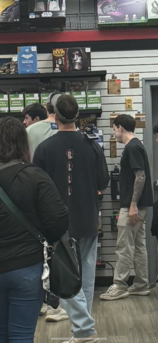 六eon zent tweet media