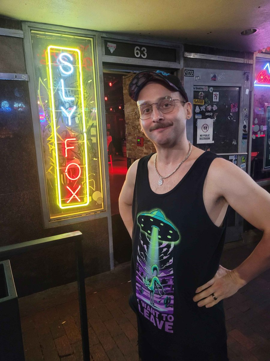 A_Lewd_Crossfox's tweet photo. Had an unforgettable bday weekend bouncing around DTO this weekend with @Tobiasfluf @IsoOtter and our buddy (not on here)

Walker &amp; Royce was a treat to see again. Man, I had so much fun. T.T https://t.co/UnhzVI0tIb
