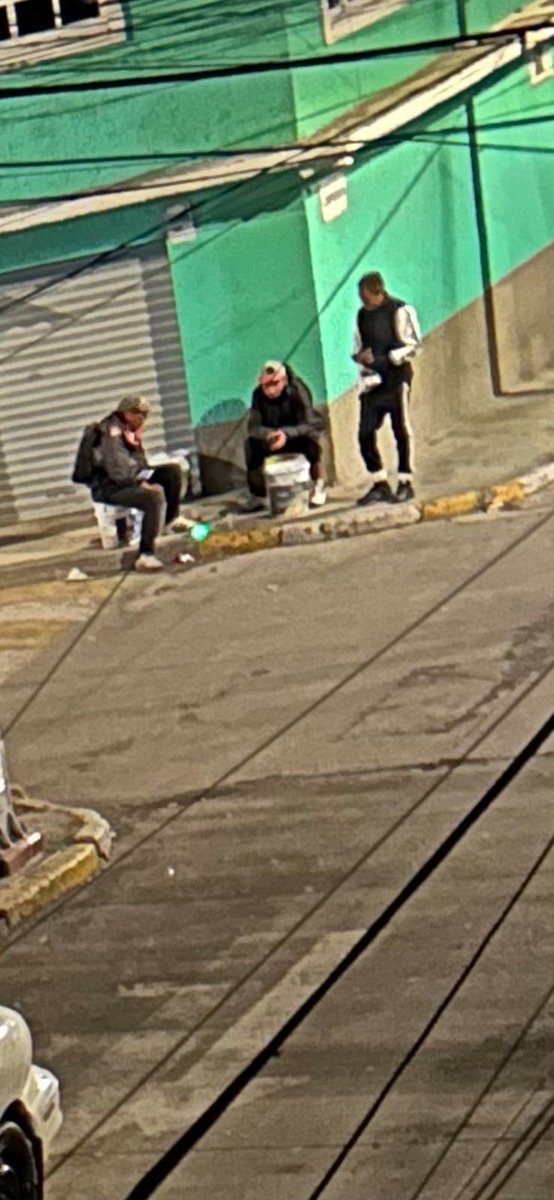 GrGr26467's tweet photo. Quiero hacer una denuncia de la alcaldía huixquilucan ya que no ponen vigilancia en la retama calle compresión ya que ahí es zona de vicio venden drogas y hay menores de edad @lopezdoriga @CarlosLoret @AztecaNoticias @HuixquiGob @EnHuixqui @Claudiashein @OHarfuch y no hace nada https://t.co/rQs4DeeaP2