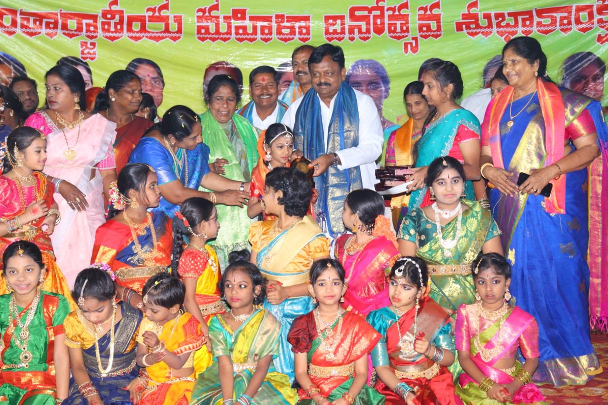 🌸 **అంతర్జాతీయ మహిళా దినోత్సవ శుభాకాంక్షలు** 🌸
⁦<a href="/revanth_anumula/">Revanth Reddy</a>⁩ ⁦<a href="/Bmaheshgoud6666/">Bomma Maheshkumar goud</a>⁩ ⁦<a href="/Vemnarenderredy/">Vem Narender Reddy</a>⁩ ⁦<a href="/INCTelangana/">Telangana Congress</a>⁩ ⁦<a href="/INCIndia/">Congress</a>⁩ ⁦<a href="/SpiritOfCongres/">Spirit of Congress✋</a>⁩ ⁦<a href="/Congress4TS/">Congress for Telangana</a>⁩