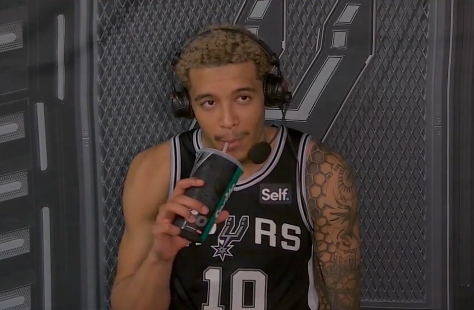 spurs_muse's tweet photo. Tonight’s win was for him. 🚀 https://t.co/aC8NDBuMvg