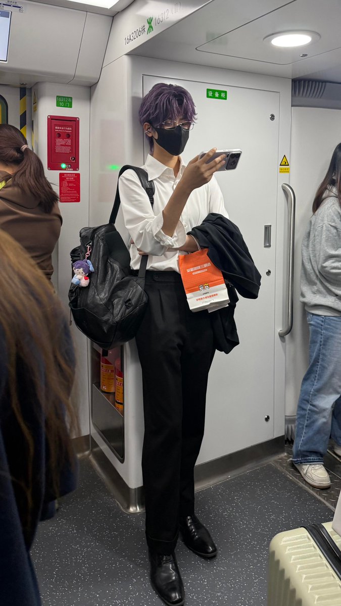 Saw a fishie on the subway.

#LoveandDeepspace #恋と深空 #恋与深空 #戀與深空 #러브앤딥스페이스  #祁煜 #Rafayel
