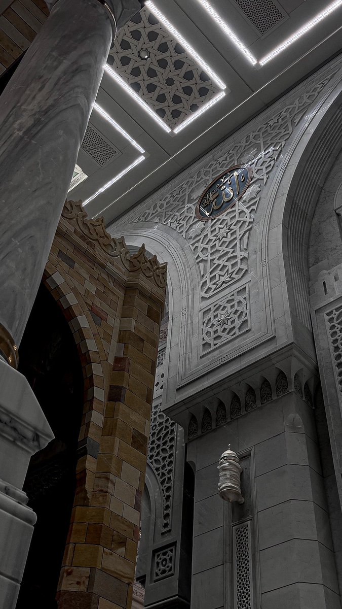 re52_r's tweet photo. "والروح في رحاب مكة اتسعت  "
الحمدلله على تمام ❤️ https://t.co/kBLqaRLjYq