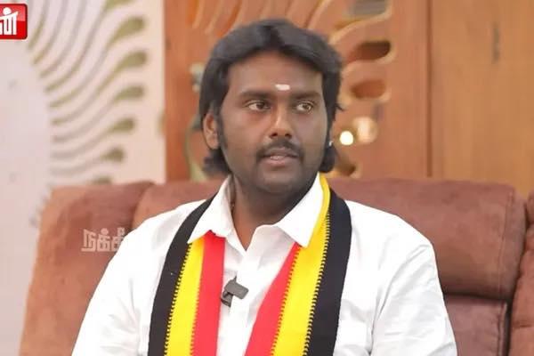 CNanchil's tweet photo. காணவில்லை !
காணவில்லை !!
விஜய் பிரபாகரனை காணவில்லை திமுக கூட்டணி பேச்சுவார்த்தைக்கு போகல தொகுதி உடன்பாடுக்கும் போகல காரணம் 
திமுக கூட்டணியை விரும்பவில்லையாம் ?
#நாஞ்சிலார்.. https://t.co/vxwnhfu0Qt