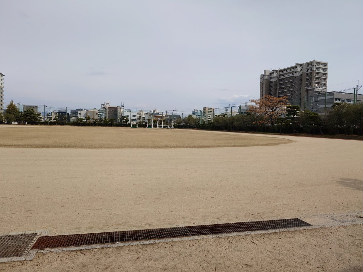 takufe's tweet photo. サブトラの木の方にテントを張って控室にしてました笑 https://t.co/v2gvN7vNnc