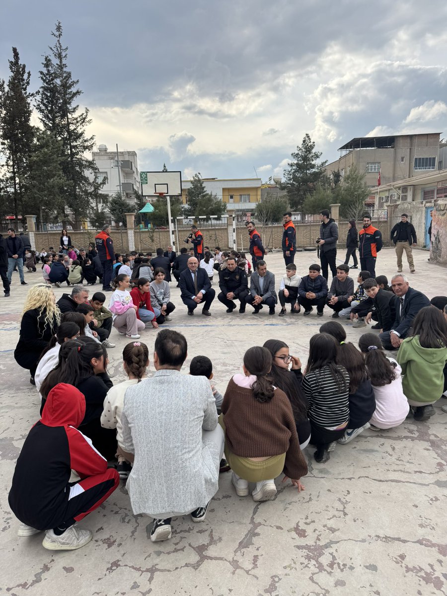 🚨📚 Gazipaşa Ortaokulu’nda Deprem Tatbikatı

1–7 Mart #DepremHaftası kapsamında okulumuzda afet farkındalığını artırmak amacıyla Afet Farkındalık Eğitimi ve Arama Kurtarma Tahliye Tatbikatı gerçekleştirildi.

#DepremHaftası #AfetFarkındalığı #AFAD #GazipaşaOrtaokulu #Nusaybin