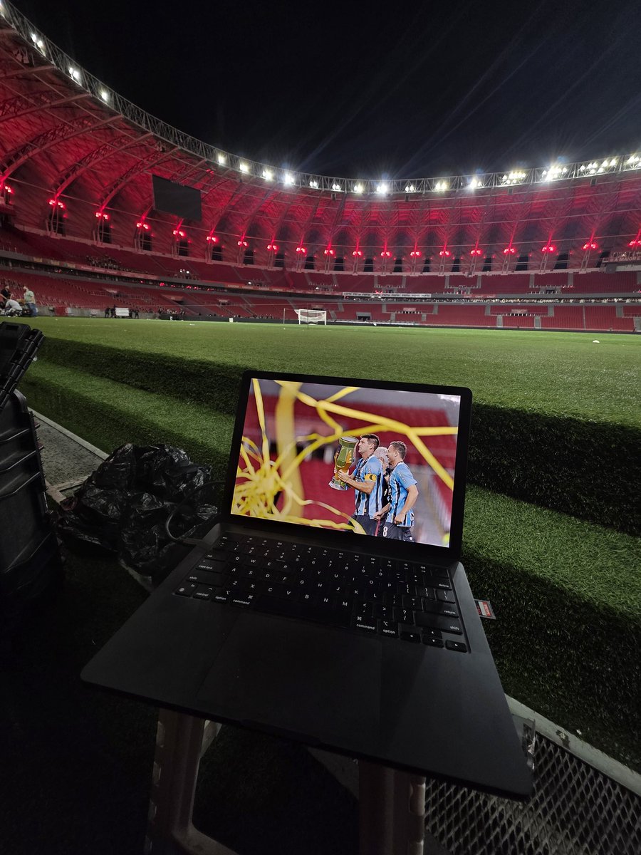 Ducker_Gremio's tweet photo. Que noite! https://t.co/iBEkxS2OeK