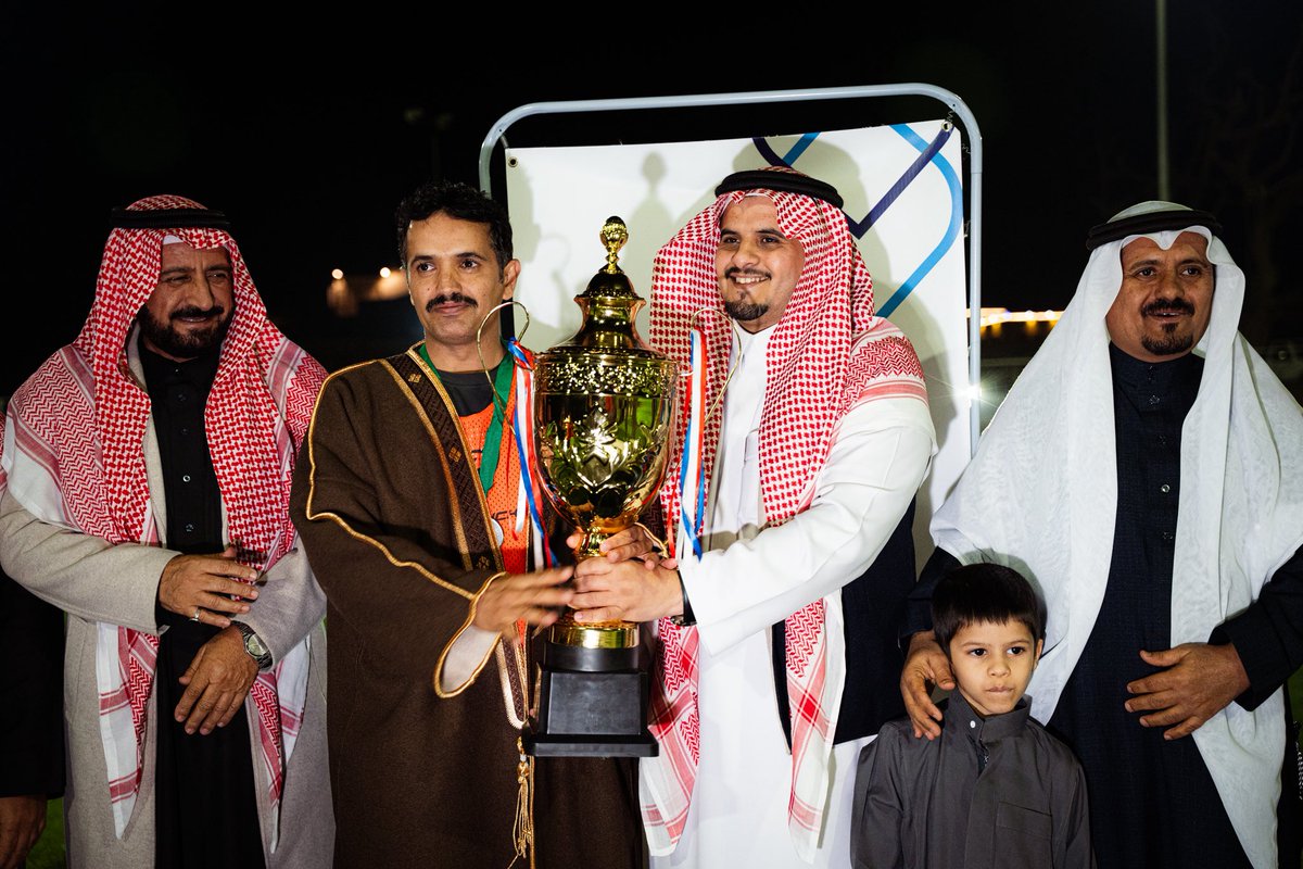 qimam5300's tweet photo. تحت إشراف وتنظيم جمعية قمم للتنمية الاجتماعية، أسدل الستار  على بطولة الجانبة الرمضانية لكرة القدم إثر المباراة النهائية التي أقيمت على ملعب الجانبة بين فريقي الأمجاد و الدرعية بتفوق فريق الأمجاد بنتجية 3 مقابل 2 لدرعية https://t.co/qWW0VFfacD