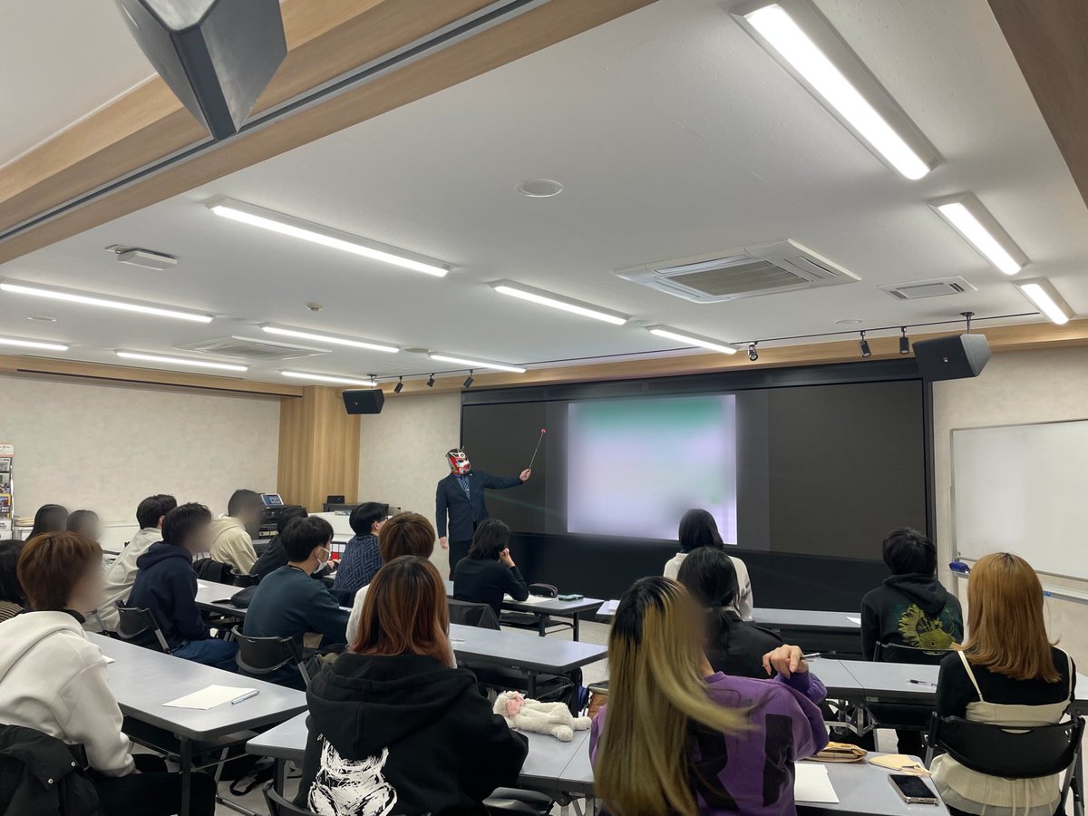 「名古屋デザイン＆テクノロジー専門学校」様<a href="/TECH_C_NAGOYA/">名古屋デザイン&テクノロジー専門学校【名古屋テック】</a> で講師を担当させていただきました。
みんな1年生なのに熱心に聞いてくれて感謝。
講師したのにヤンキー座りで写真を撮ってしまった。
#IL_BRAVES
#名古屋テック