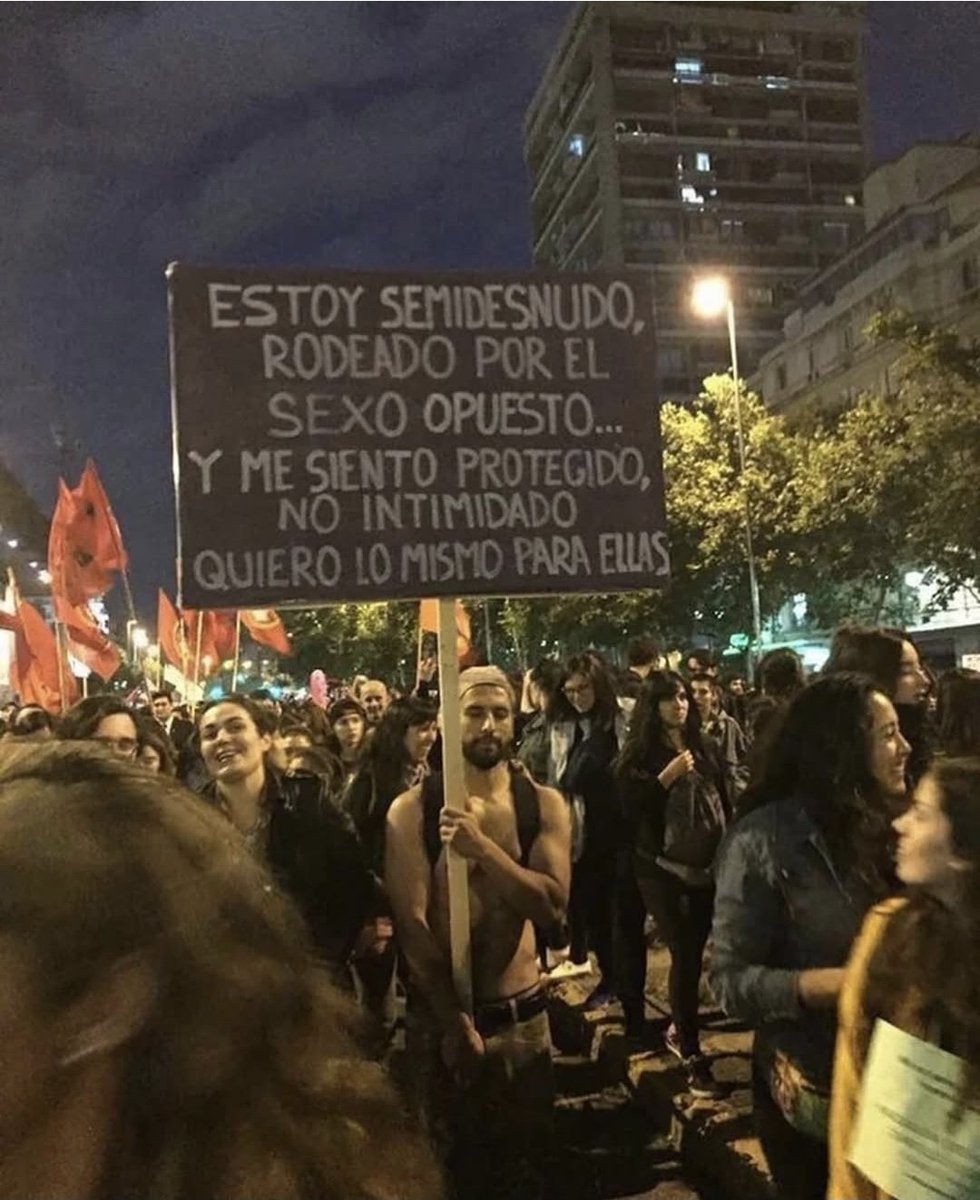 MermismoFC's tweet photo. Te apuesto 1000 pesos a que me encuero en mitad de la marcha y no se ofenden. https://t.co/IgUkGuHSvu