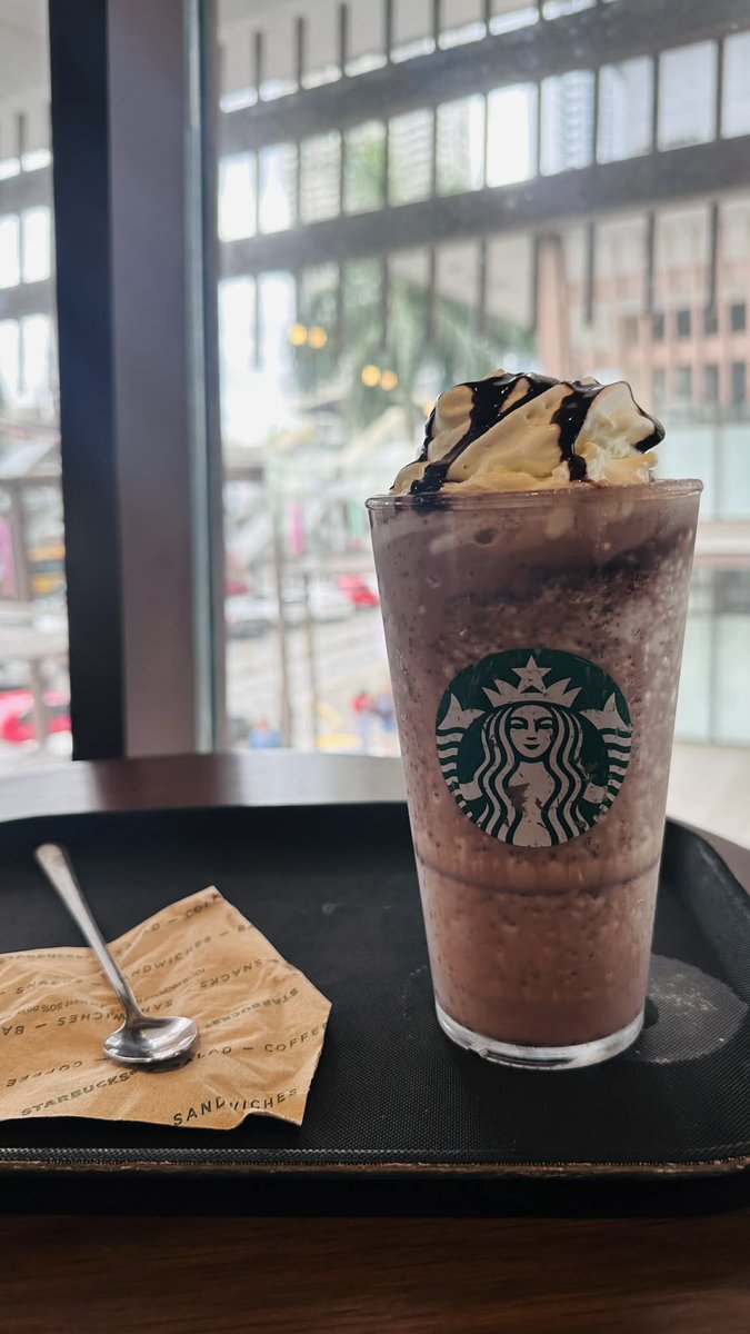 imdada13's tweet photo. Nothing beats my favorite Starbucks chocolate chip cookie. So soft and yummy! 🍪☕ https://t.co/vWjlwyqLR3