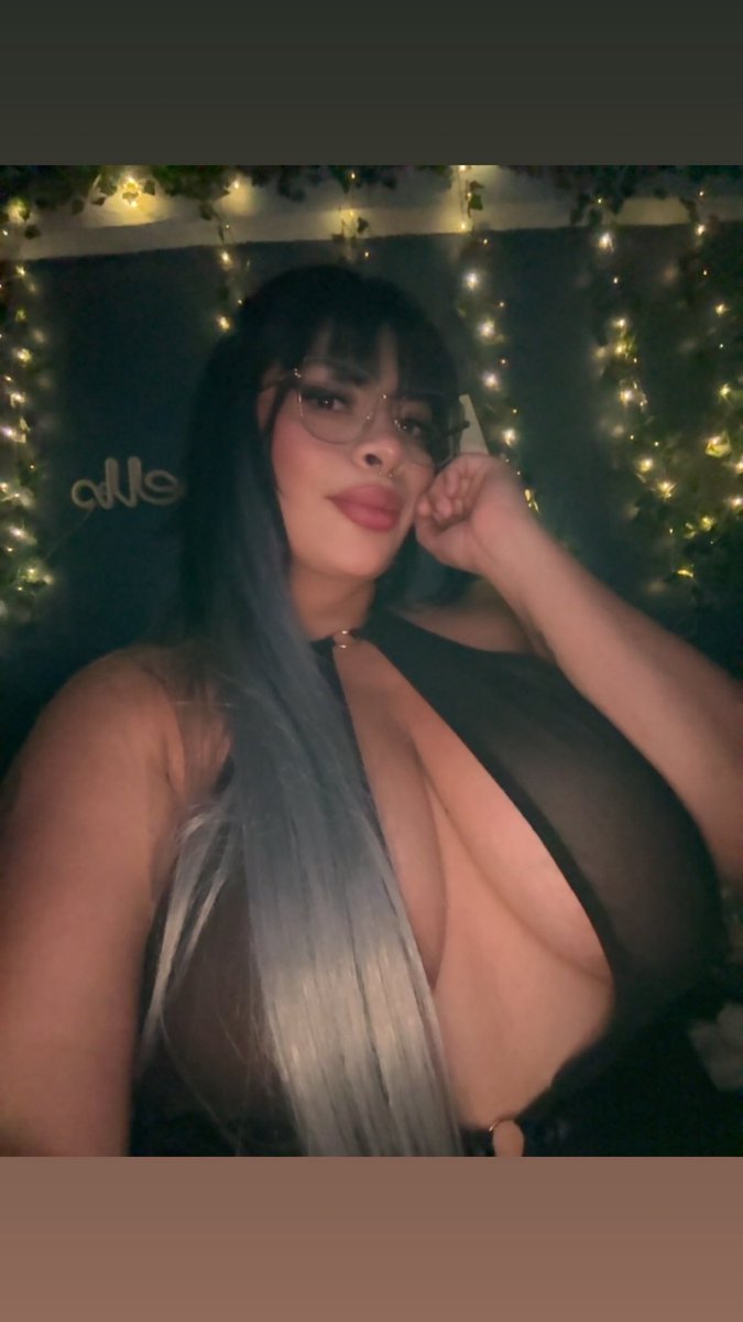 Quieren ver lo que hay debajo ? Aquí les dejo el link del only de est pelinegra riquísima super recomendable tiene colaboración conmigo 😮‍💨🙈

onlyfans.com/nayc_14