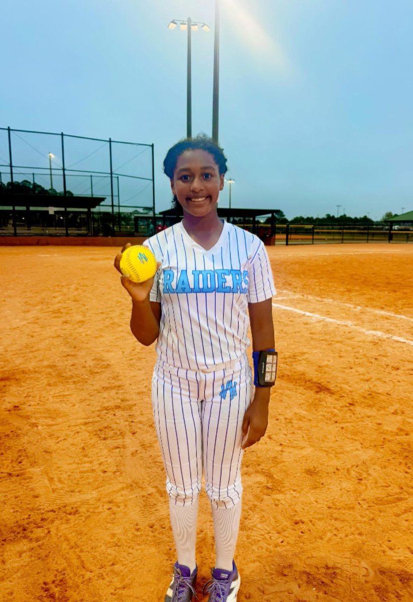 Aniya27Collins's tweet photo. SoCal Athletics James/Collins 2029 Premier 
Aniya Collins 2030 with her first OTF home run!!!!!
#swingingtododamage https://t.co/0l6oe5tXOJ