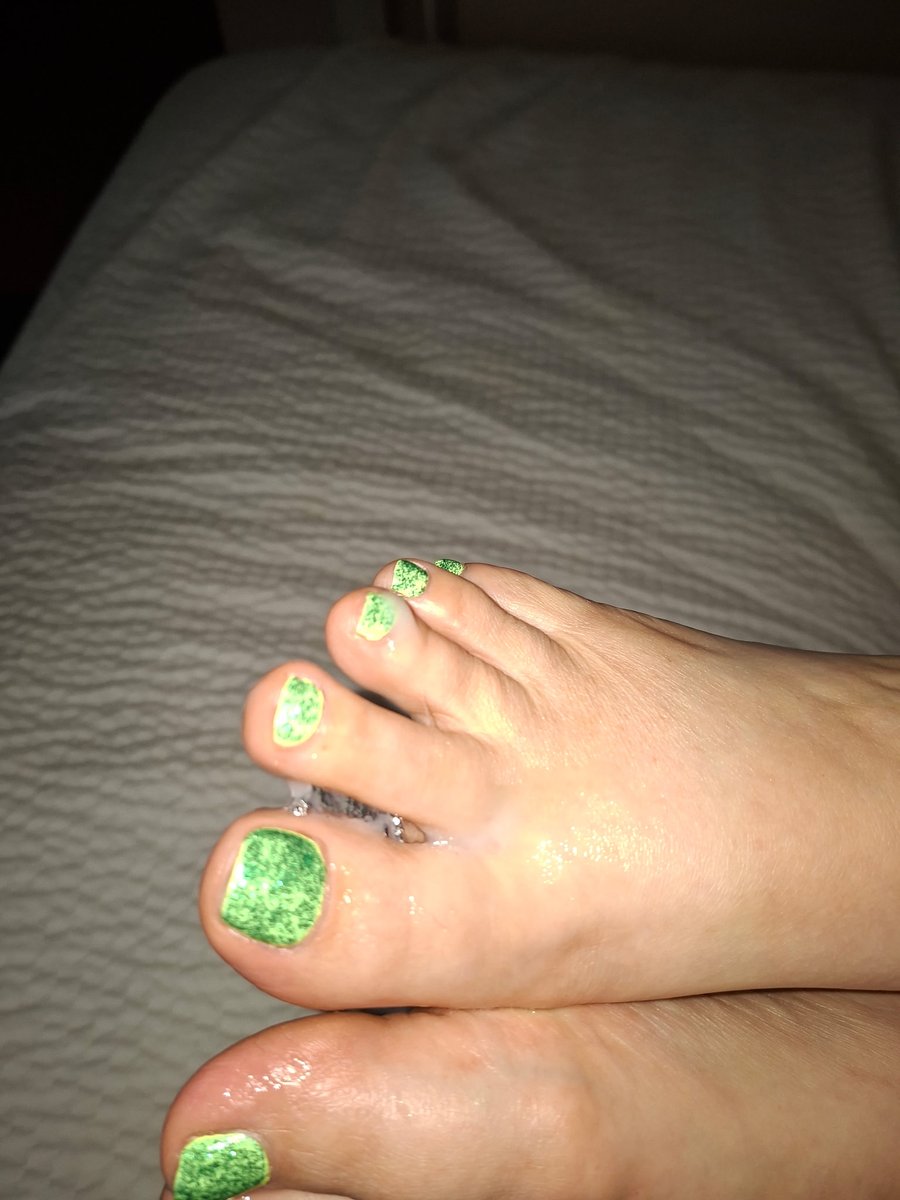 Pineapple Pin-up tweet media