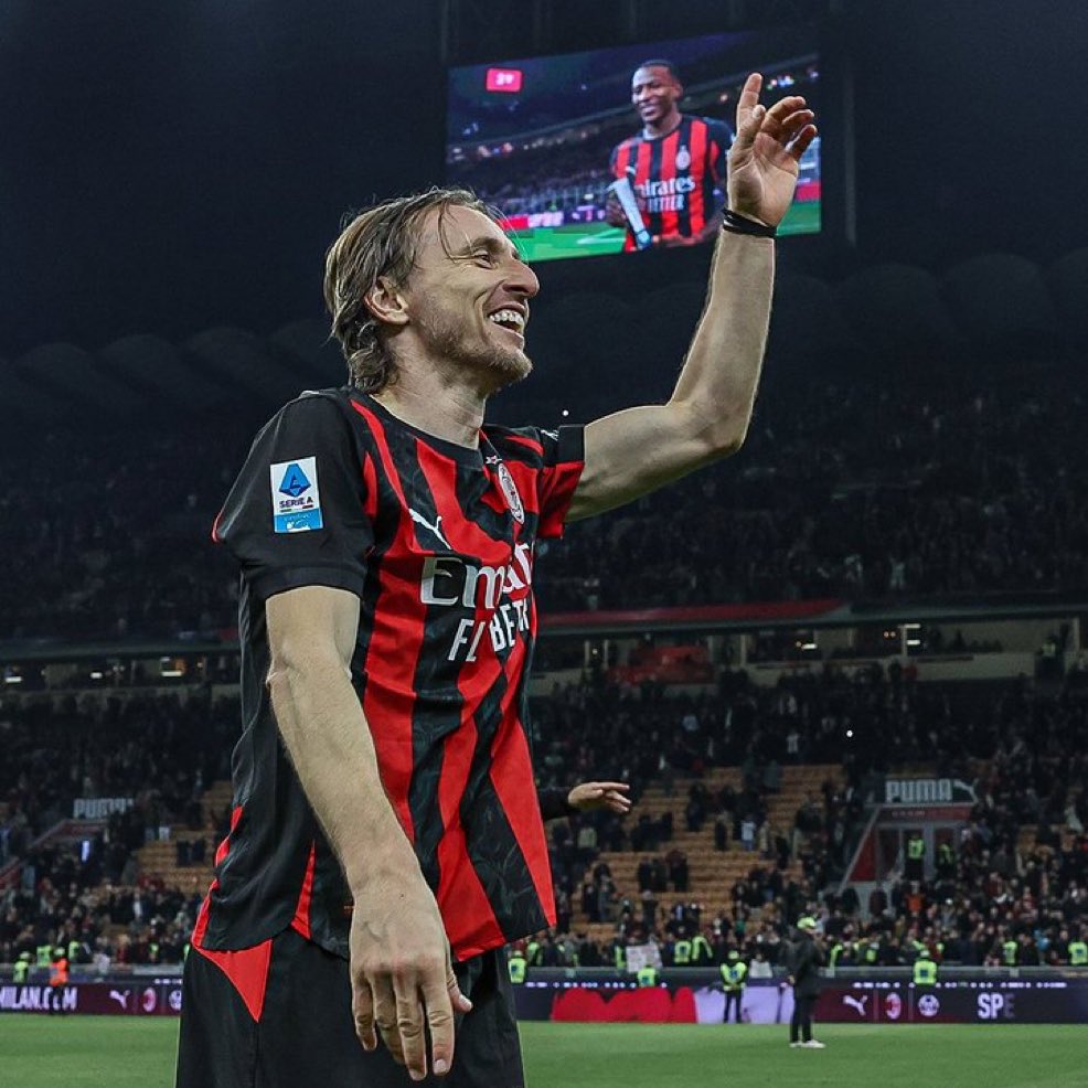 MadridXtra's tweet image. 🤍 Luka Modrić: “Sergio wrote me yesterday that he wanted to come to the stadium. We also used his spirit to win the derby. You have to win when there’s the captain.” [Dazn]