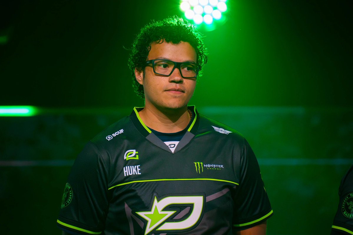 🚨 <a href="/Huke/">Huke</a> Map 3 vs Carolina Royal Ravens

- 37/23 (1.61 KD)
- 30 Non-Traded Kills
- 3,928 Dmg

☢️ TAKEOVER  ☢️