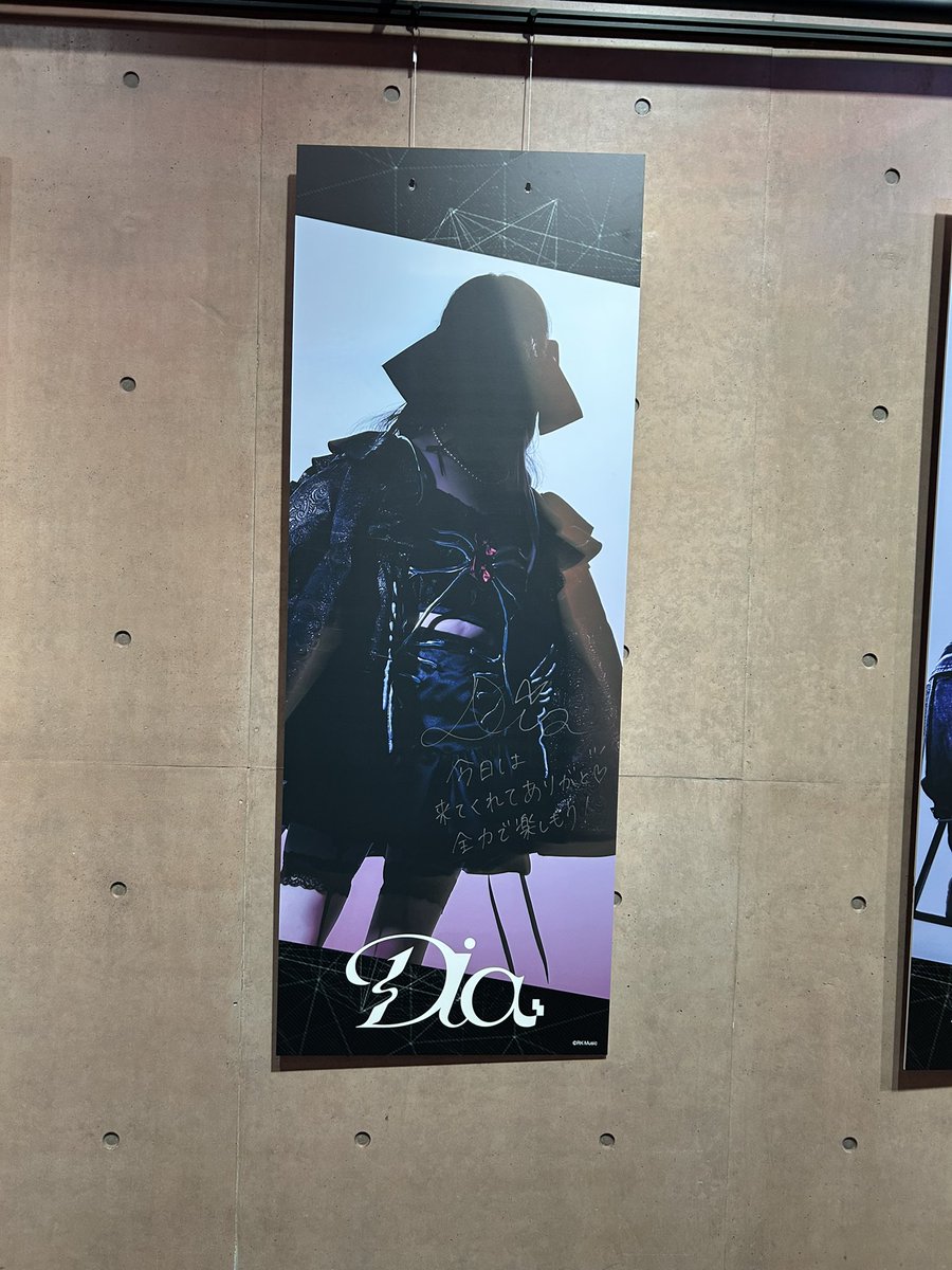 whitemilkbear's tweet photo. 全てにおいて撮った写真を付け忘れました…！
それぞれに素敵なところが光る記憶に強く残したいと思う素敵なライブでした！
そして本当に全員歌が上手い……！
リアルライブだからこそ歌だけでない様々な所で更に素敵だと感じる演出やパフォーマンスの数々、最高のライブでした！

#Fused #OUTOFFRAME https://t.co/Q0vA99QPoi