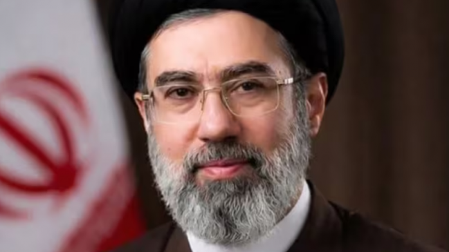 Cooperativa's tweet photo. #Cooperaitva90 Mojtaba Jamenei, hijo del fallecido ayatolá, es el nuevo líder supremo de Irán https://t.co/liHfyU5XUd https://t.co/Hm11633SQO
