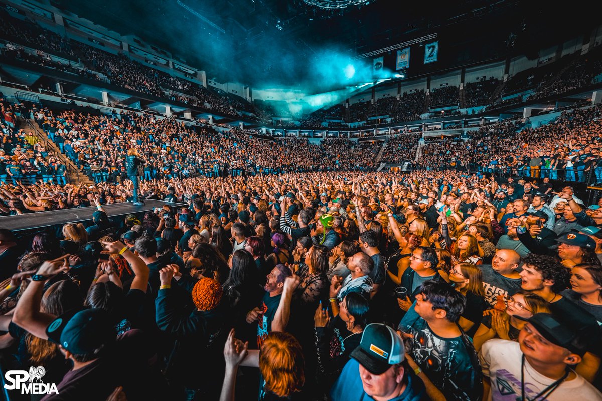 threedaysgrace's tweet image. Epic night in Minneapolis for @93XRadio’s Twin City Takeover ❤️‍🔥

Columbus…here we fucking go! See you TONIGHT 🤘🤘

📷 @SPMediaAZ 

#ThreeDaysGrace #AlienationTour #IPrevail #SleepTheory #TheFuneralPortrait