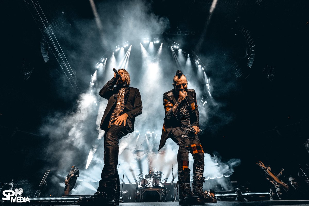 threedaysgrace's tweet image. Epic night in Minneapolis for @93XRadio’s Twin City Takeover ❤️‍🔥

Columbus…here we fucking go! See you TONIGHT 🤘🤘

📷 @SPMediaAZ 

#ThreeDaysGrace #AlienationTour #IPrevail #SleepTheory #TheFuneralPortrait
