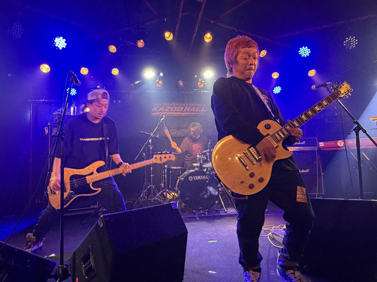 11maruokiku039y's tweet photo. マルちゃんの故郷山梨、甲府での初めてのwaitライブ🎸🥁行ってきました😊マルちゃん💚の妹キャシーさんも🎹で加わり4人でのsound🎸🥁🎹とてもジーンときました🥹マルちゃんが着てたパーカー着用で💚きっとマルちゃんもいましたね☺️✨
#waitforsunlight
#sunlightrecords https://t.co/Al6Pyb17DA