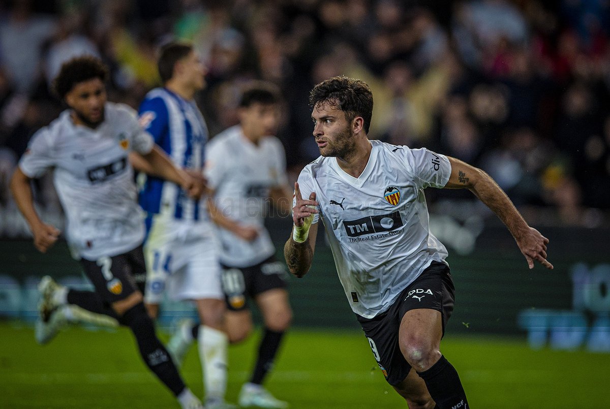 Ídolo en Göztepe
Almuerza bocata de lomo con patadas
Dio un monólogo en Collado Villalba
Rechazó ser director deportivo de Marruecos 
Encontró el One Piece 
Remontada catedralicia

DON HUGO DURO TORRENTE