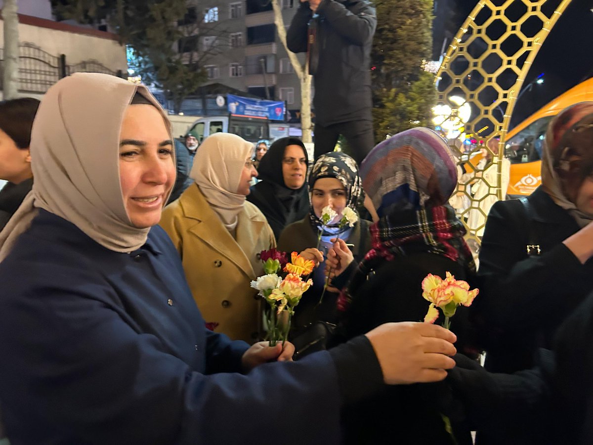 akkadinsultangi's tweet photo. Merkez Camii önünde ak nokta kurarak Başkanımız Vasfiye AYVALI,ilçe başkanımız İmdat KAMACI,Belediye Başkanımız Abdurrahman DURSUN,Ve kıymetli eşi Tuba dursun'un katılımlarıyla Kadınlar Günü’nü kutladık.
Katılım sağlayan komşularımıza teşekkür ederiz.

#BirOlmakRuhumuzdaVar https://t.co/H3hmZEnmuV