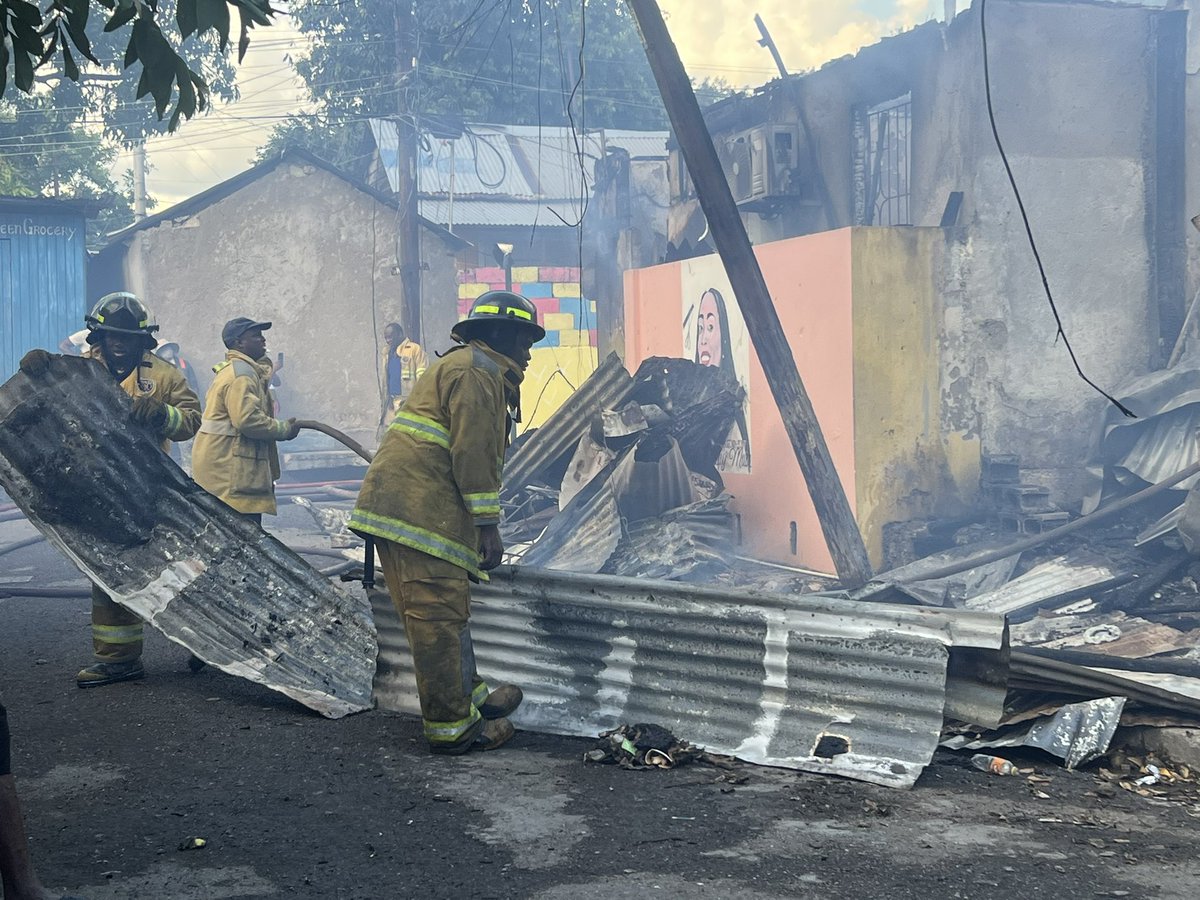 Raggahmufinzent's tweet image. Our fire department urgently need some gears… the wear and tear on the fire gears is atrocious. I been calling for new unis for our first responders for a while now… they themselves are in danger at fire scenes #Jamaica #Firefighters