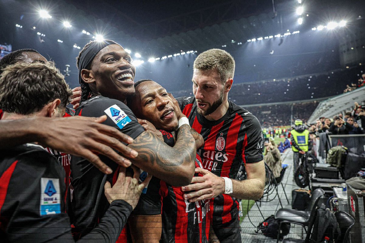 ilpallo's tweet photo. Che derby, che vittoria, che serata!
Un gol di #Estupinan ci regala la stracittadina ancora una volta!
Milano siamo noi ❤️🖤
#MilanInter #SerieA https://t.co/uPxQvCQk0a