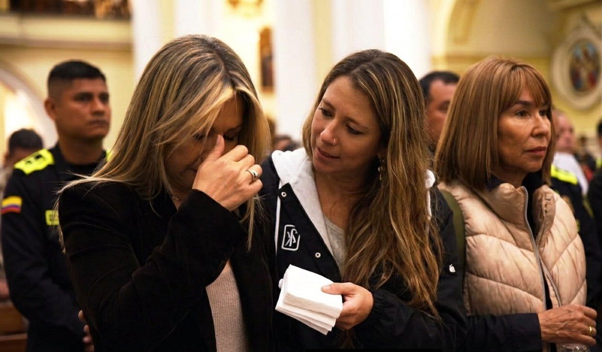 #EleccionesColombia2026
Aca consolando a Victoria Davila en su quemada.