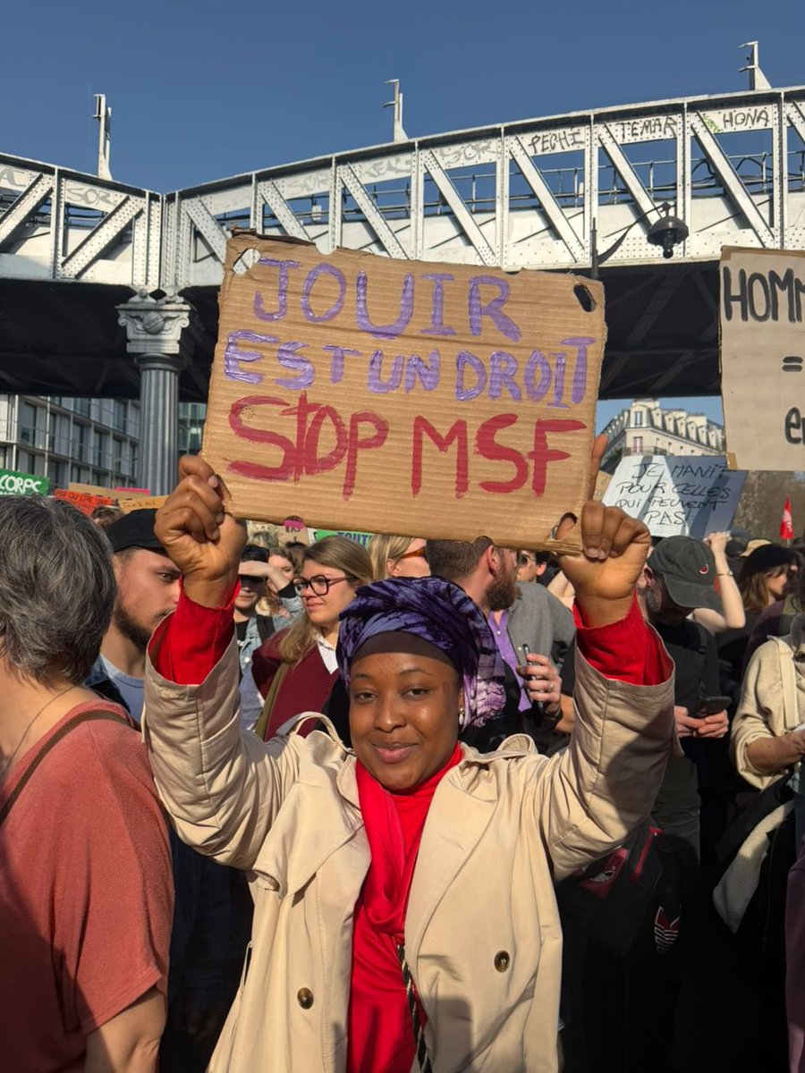 ToureTabara_'s tweet photo. J’ai été EXCISÉE comme des millions de filles. Une blessure imposée pendant l’enfance. Une lame. Du sang. Un silence forcé. Les MSF ne sont pas des traditions, ce sont des violences qui entravent toute dignité humaine.
Nos voix portent celles des survivantes. Et la lutte continue https://t.co/mFQASCjNMF
