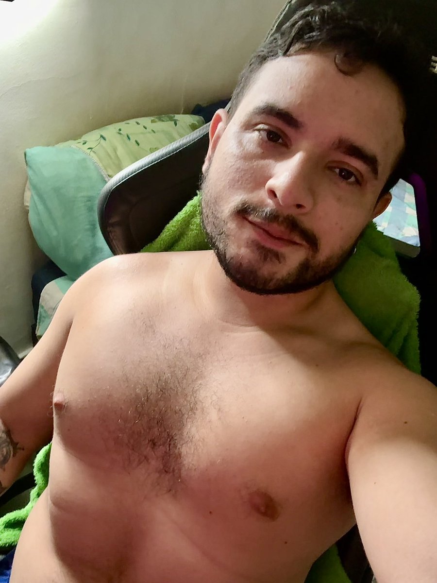 norahdurst's tweet photo. sofrendo sem ar condicionado 🥵🔥🏜️ https://t.co/S4ukQKcJlU