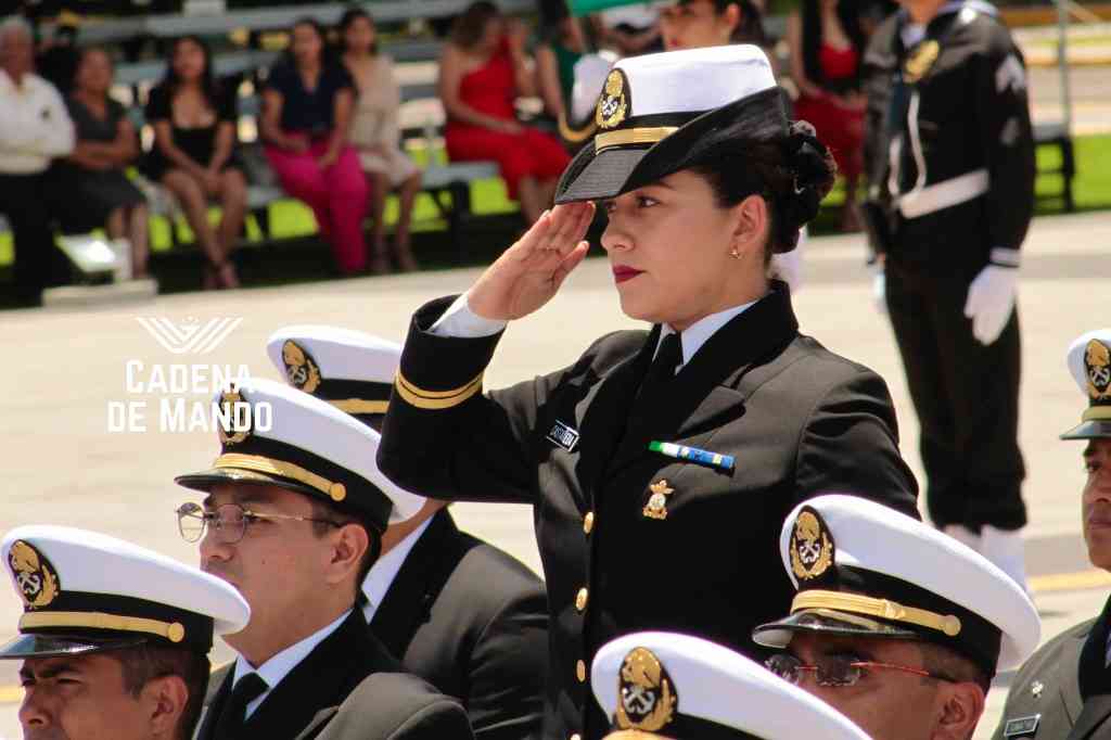 cadenademando's tweet photo. Hoy reconocemos a las mujeres que luchan, trabajan y sirven todos los días.

En México, miles también lo hacen desde el Ejército, la Marina, la Fuerza Aérea y la Guardia Nacional.

🇲🇽 Honor a las mujeres de México. 🫡
Todas ellas son de fibra. 
¡#FibraMujeresValientes!

#8Marzo https://t.co/mNyXH8sfvZ