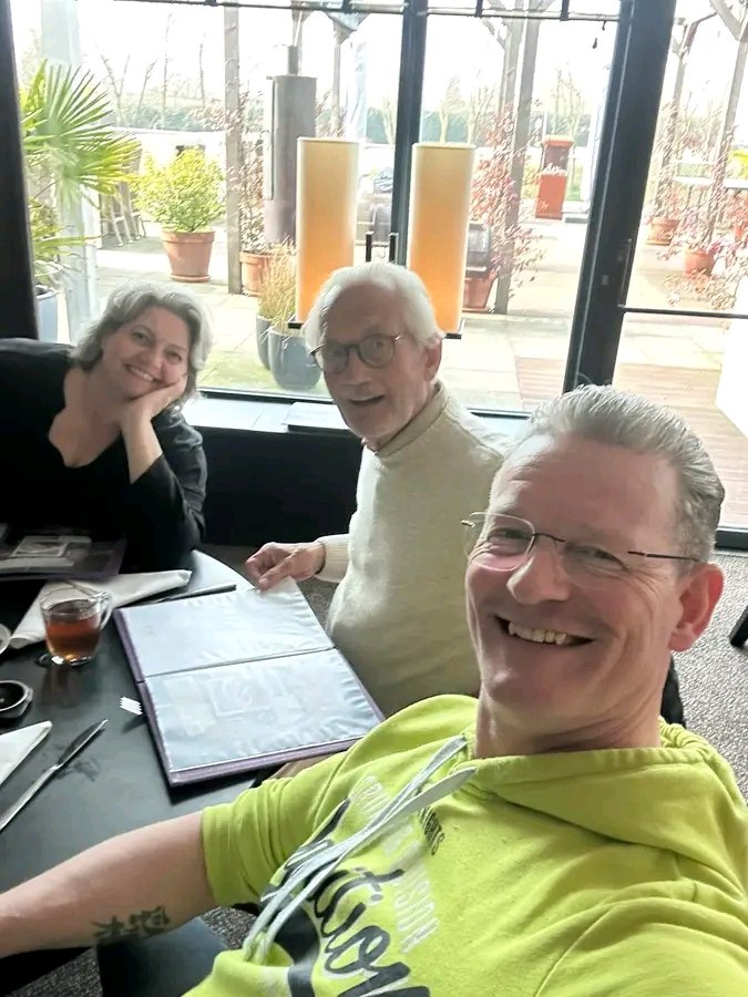 AnthonyR45964's tweet photo. Enjoying some quality time with my dad and sister 🥰 https://t.co/OqSlrKk6pn