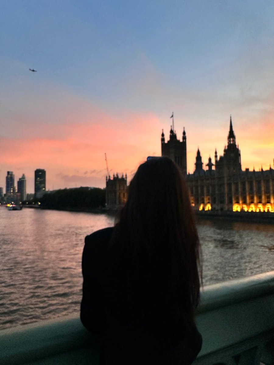 _Mackenzie_a's tweet photo. Chasing sunsets and capturing moments amidst the hustle of life. 🌅#GoldenHour https://t.co/GtM0XOOS4B