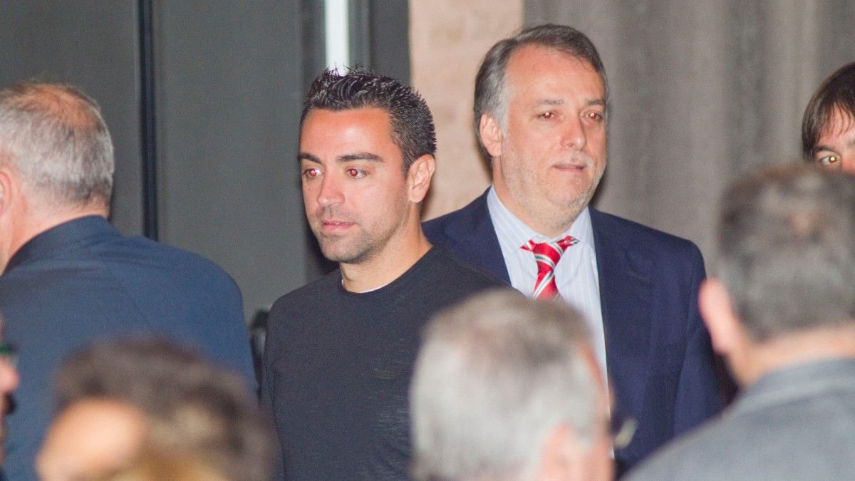 🚨🗣️ Xavi: "There is a person at Barcelona who I believe is above of Laporta. His name is Alejandro Echevarría."

"He is the person who decides everything, he decided to sack me as well."

"But that’s how this Barça works. Alejandro Echevarría practically runs the club."