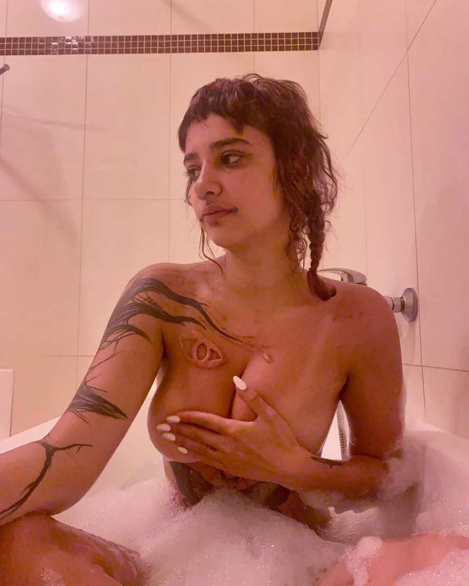 Nudiction (@nudiction) on Twitter photo 