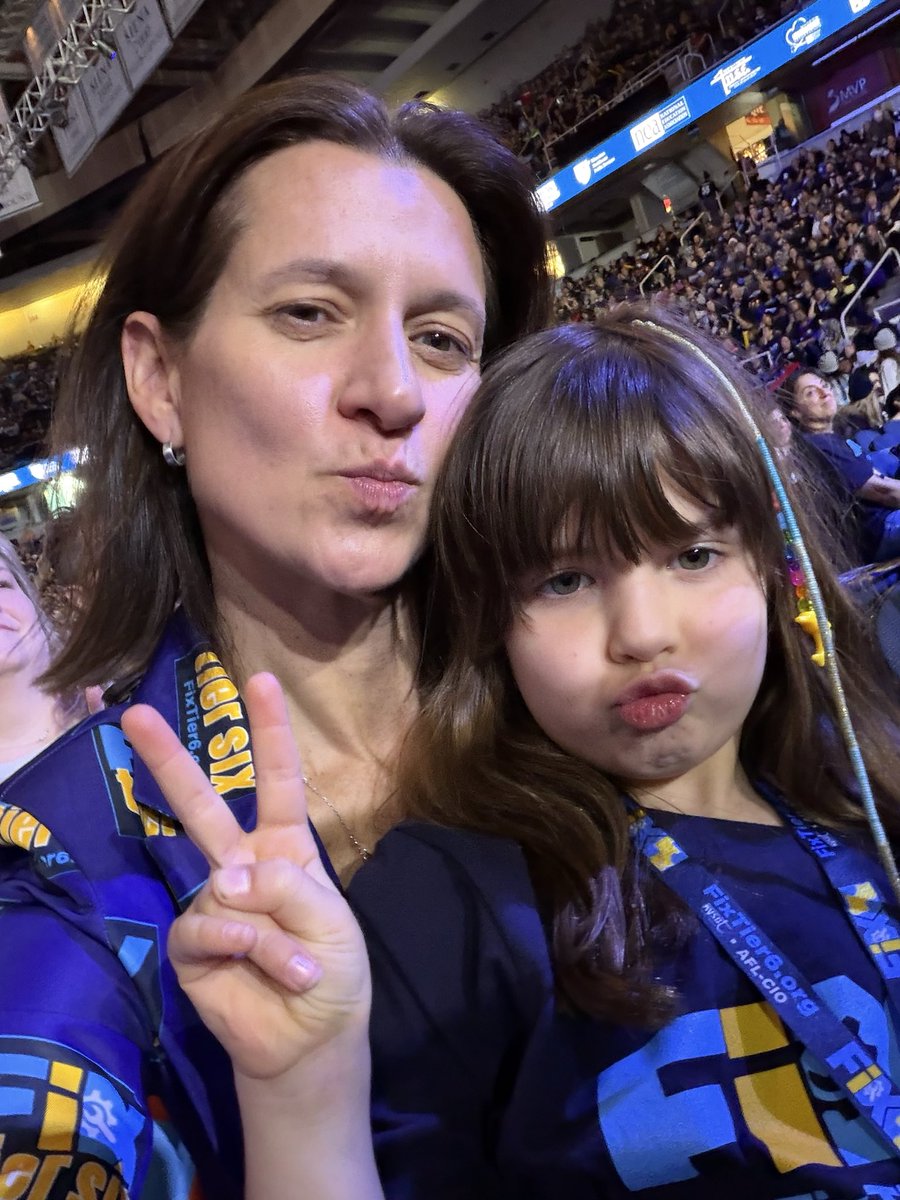 Melinda Person 🍎✌🌈 tweet media