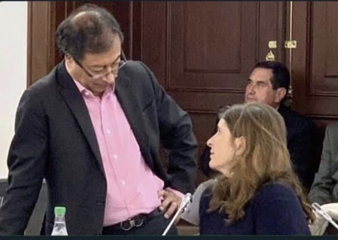presteaver's tweet photo. - Paloma, venga y me consulta éste. https://t.co/JLhdjiEu1I